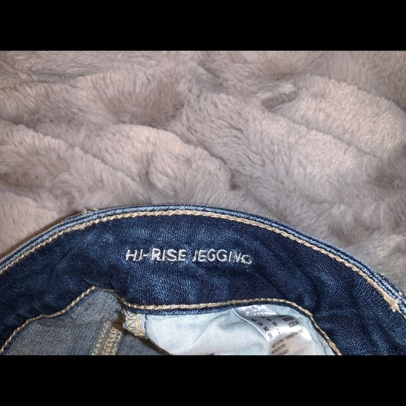 American Eagle ‘Hi-Rise Jegging’ with rips - Picture 5 of 5